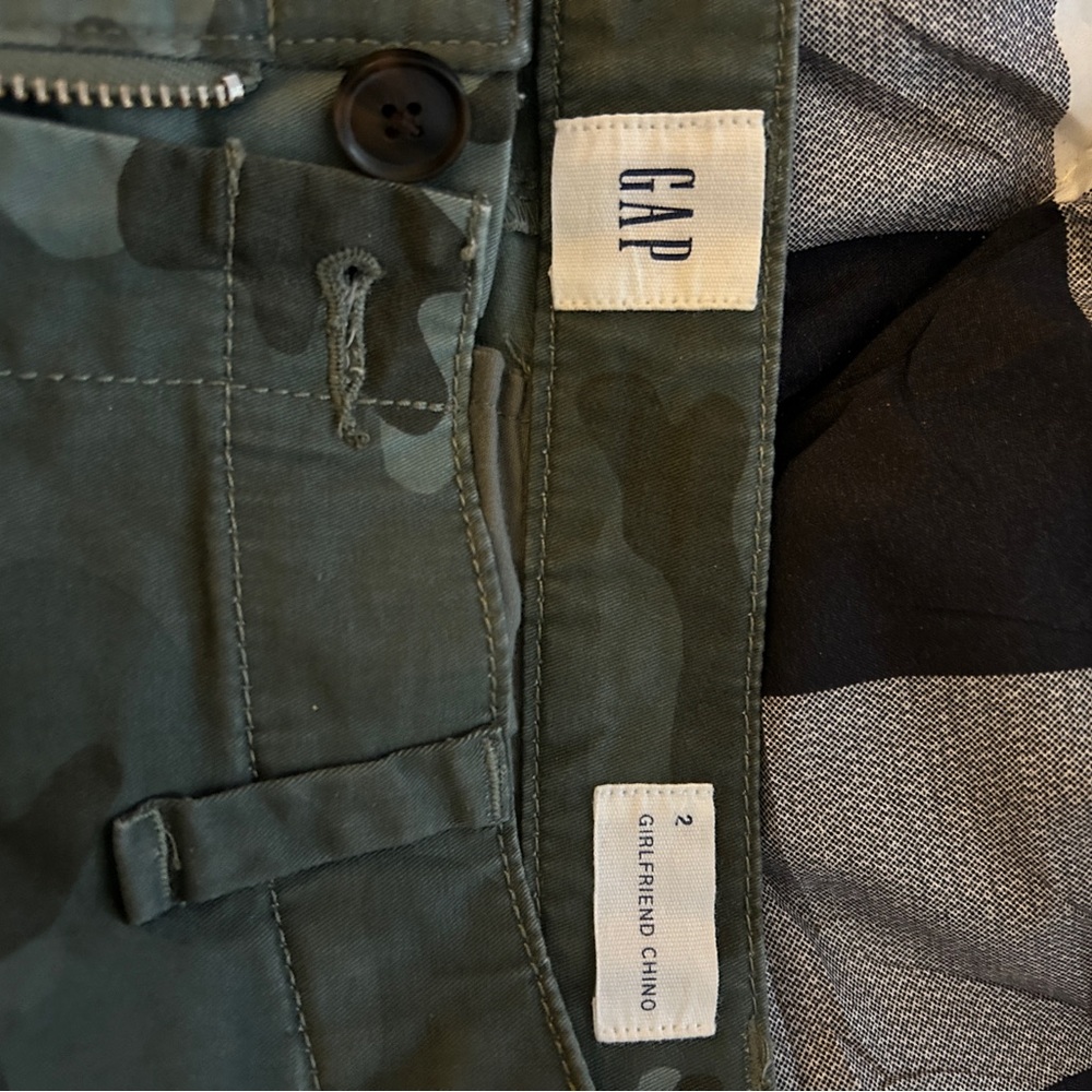 GAP Men's Green Camouflage Chino Pants